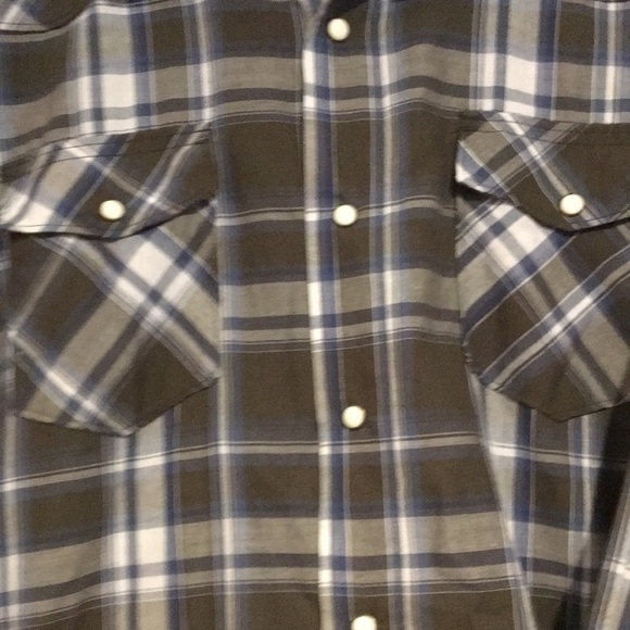 Wrangler “RED” button down plaid with snap buttons - Picture 3 of 5